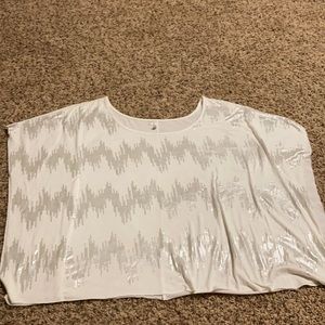 Cute flyaway top. Super cute size large